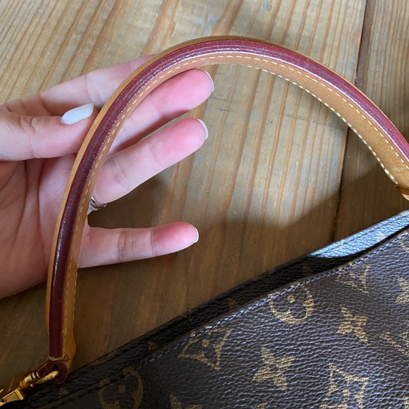 Louis Vuitton Métis Hobo - good condition, Comes with shoulder strap. - Picture 6 of 10